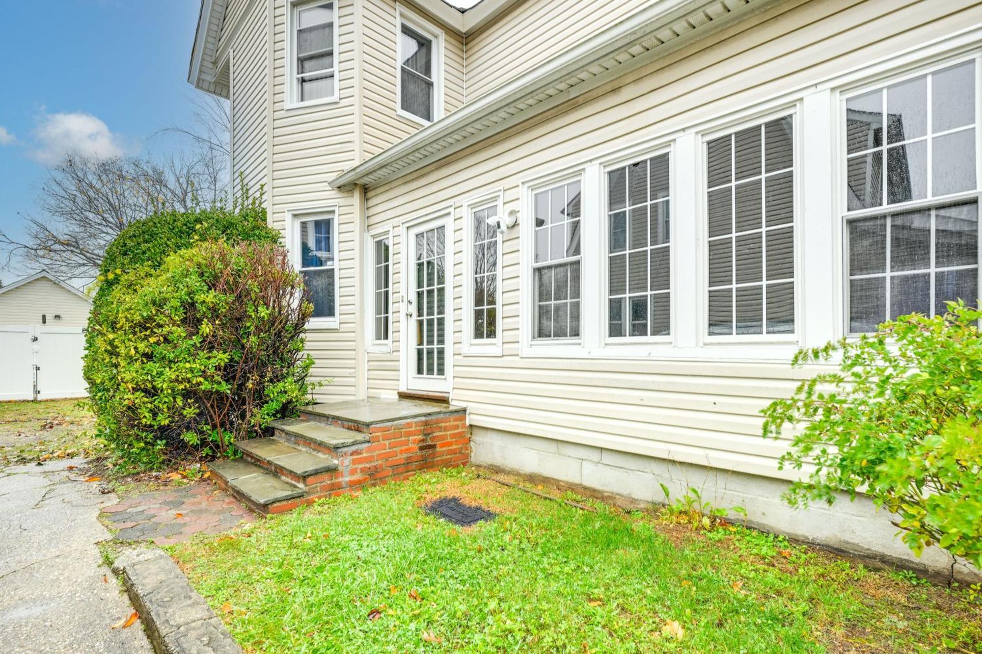 Charming Long Island Home With Fenced Yard! Freeport Exterior foto